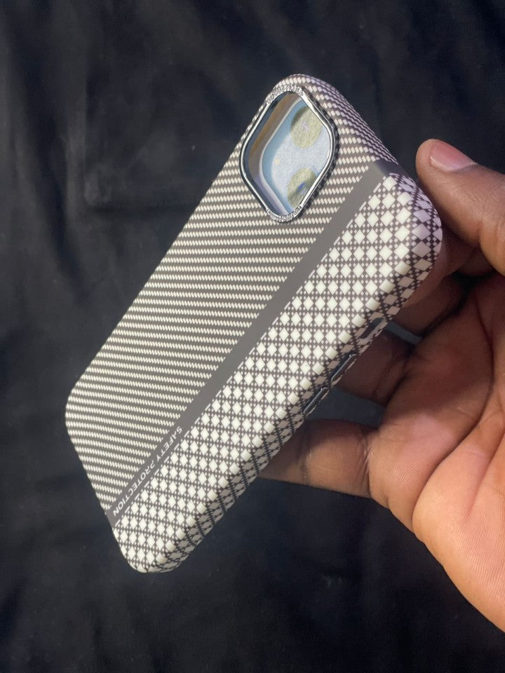 Pochette iPhone Design Carbone et Damier - Safety Protection