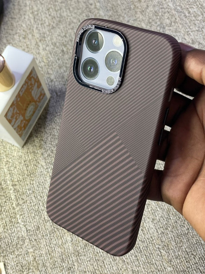 Pochette iPhone 13 Pro Max Effet Carbone - Marron