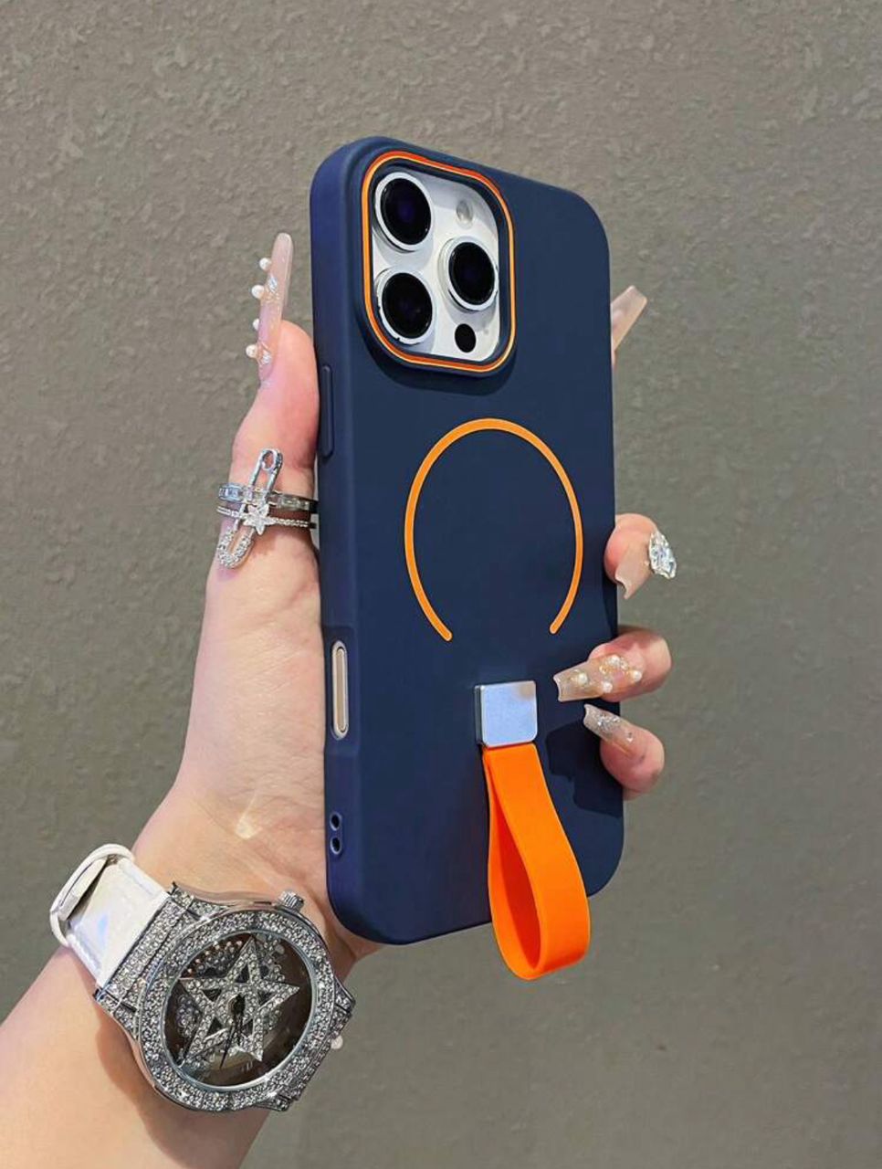 Coque iPhone 15 Pro Max MagSafe avec Dragonne - Protection Premium