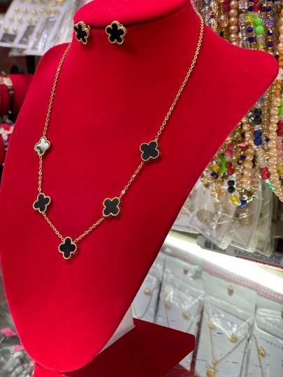 Chainette Dame - Collier et Boucles d'Oreilles Trèfle Noir